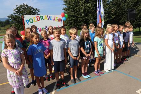 PRVI ŠOLSKI DAN BEGUNJE 12 FOTO LJUBO VUKELIČ